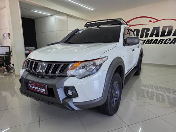 MITSUBISHI L200 TRITON 2.4 16V TURBO DIESEL SAVANA GLS CD 4X4 AUTOMÁTICO
